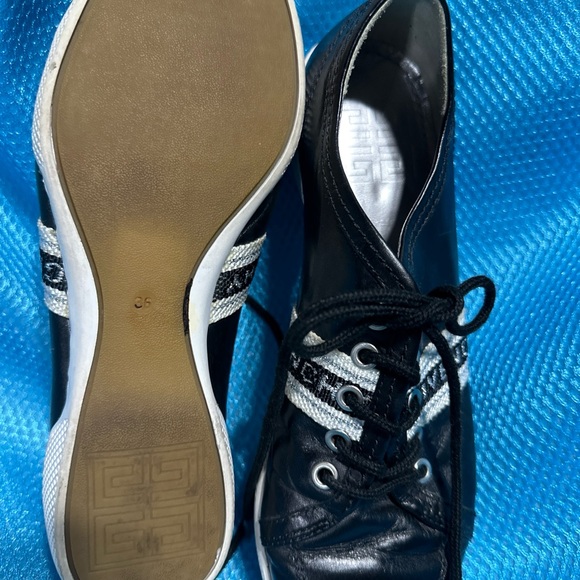 Givenchy women’s sneakers - vintage and in great condition - Picture 5 of 5
